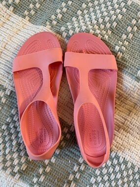 Women’s CROCS pink sandals